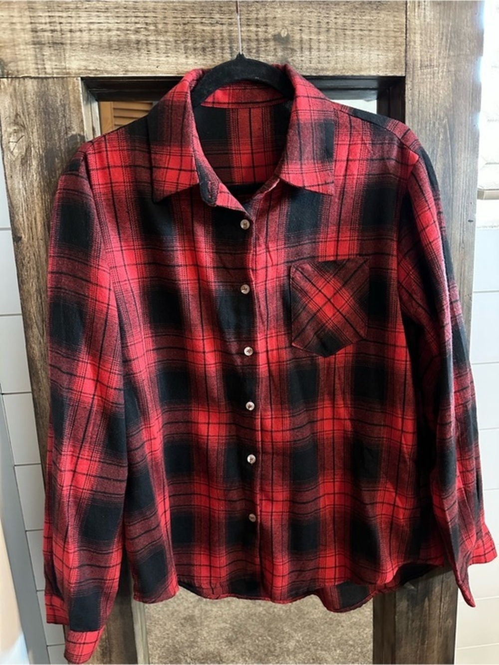 Women’s Red & Black Plaid Flannel Shirt M lumberjack Outdoors Western Hiking